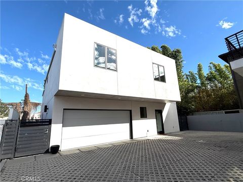 542 N Commonwealth Avenue Silver Lake CA 90004