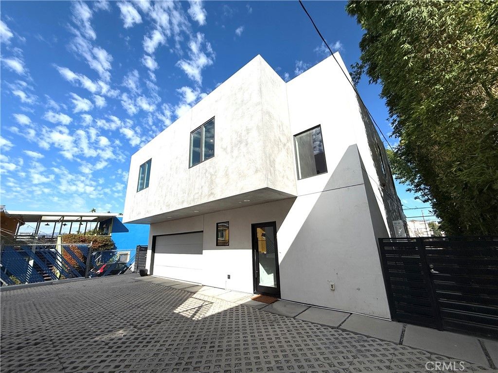 Photo of 542 N Commonwealth Avenue, Silver Lake, CA 90004 (MLS # WS25231392)