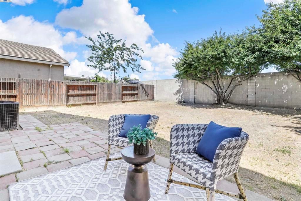 listing image 130729795894196289700
