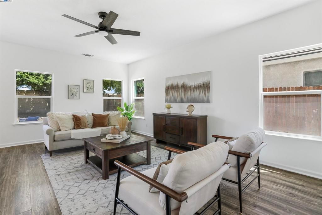 listing image 130727698888131537967
