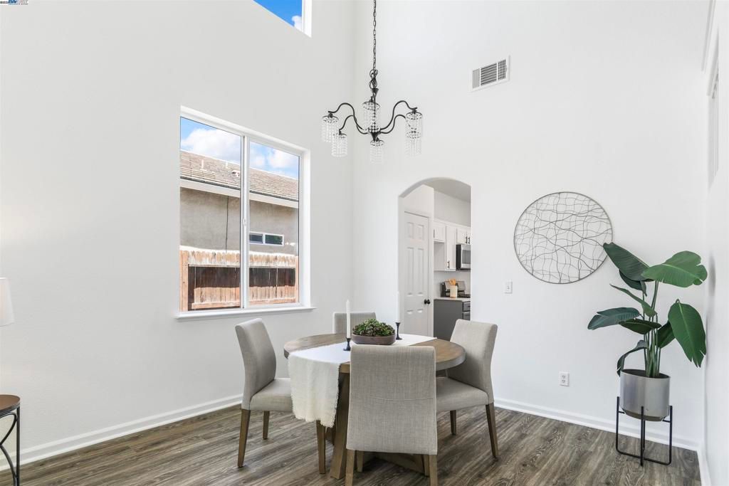 listing image 130729868665966066960