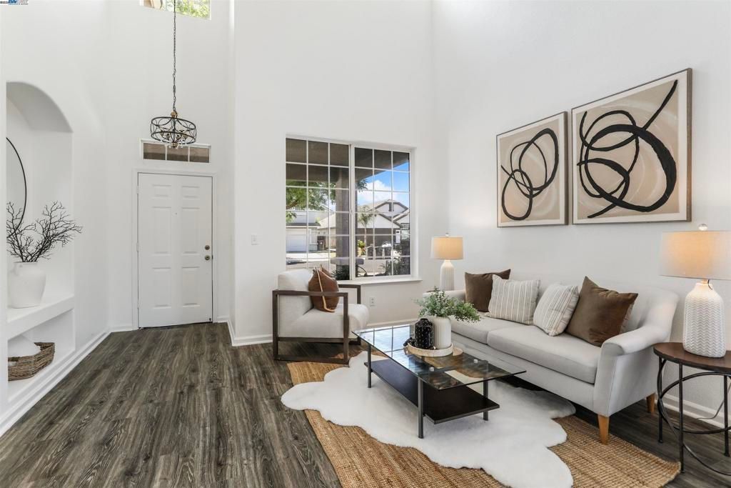 listing image 130720107178527882211