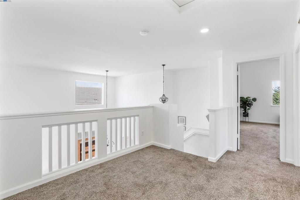 listing image 130724669377289819167