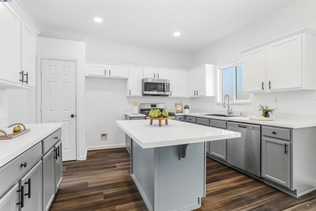 listing image 130722966475507024334