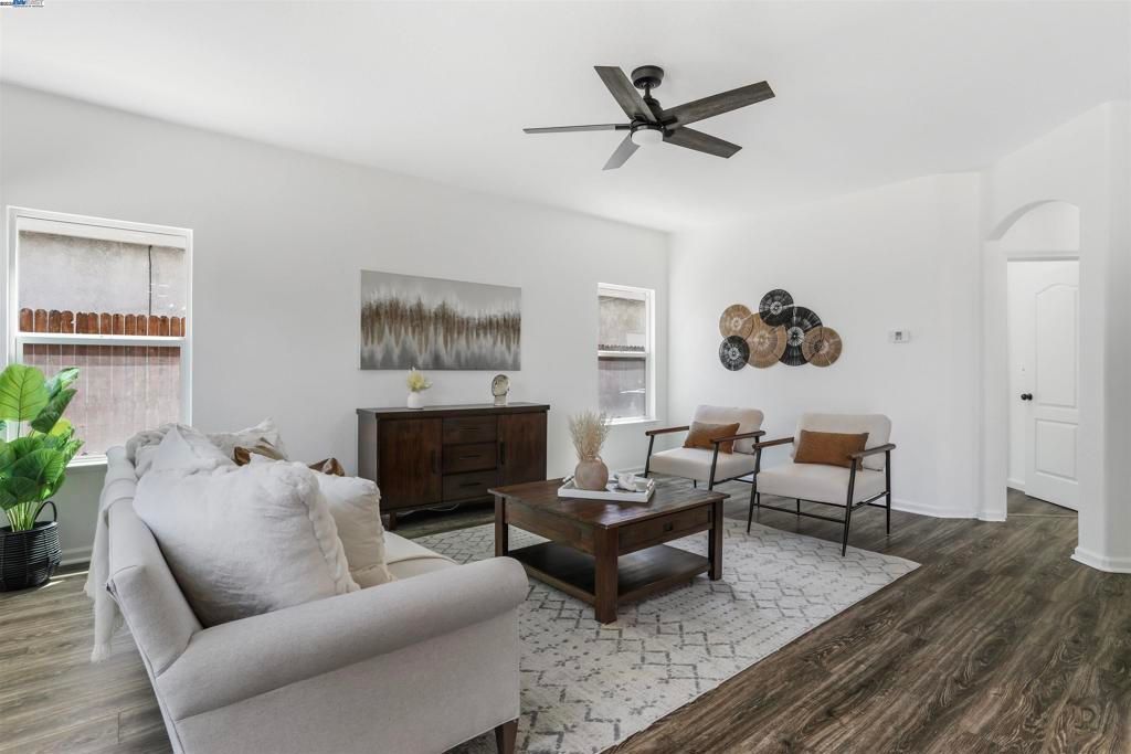 listing image 130729333214447305880