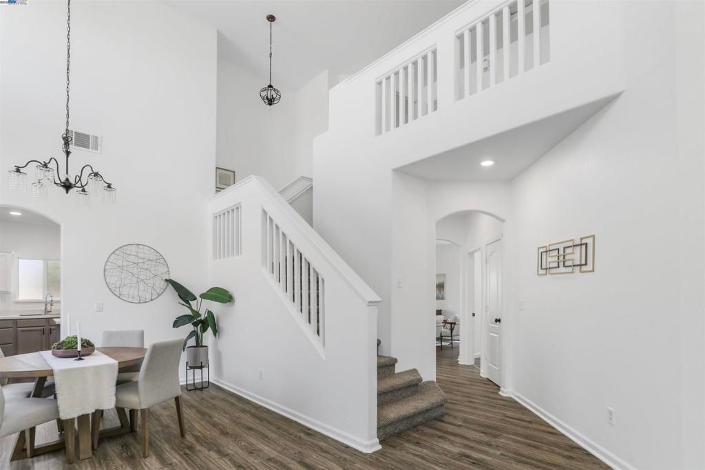listing image 130721960253159444975