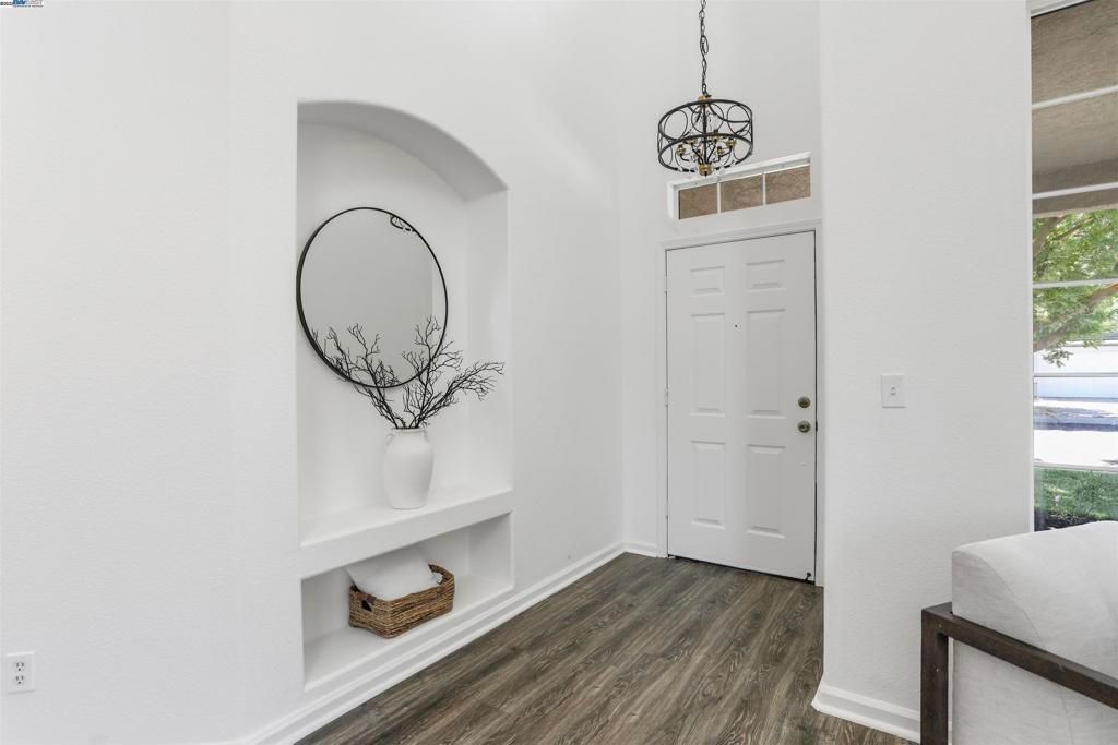 listing image 130723815243589678026