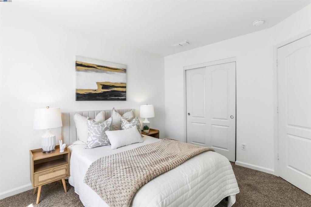 listing image 130727937738654468327