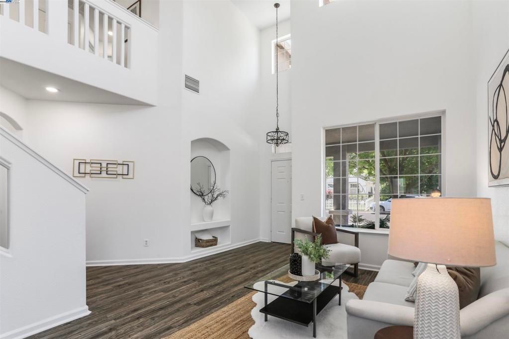 listing image 130728244680878443170