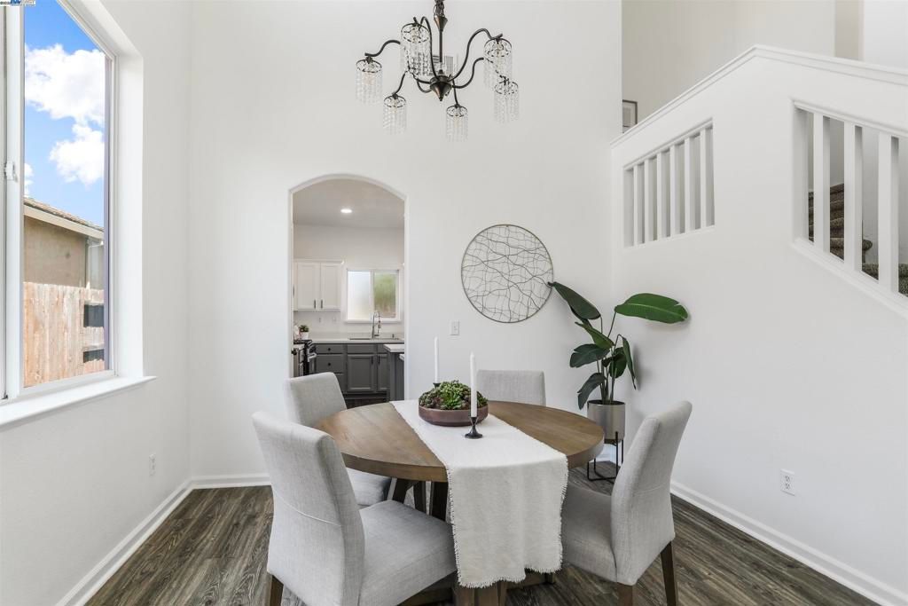 listing image 130726470191173472455