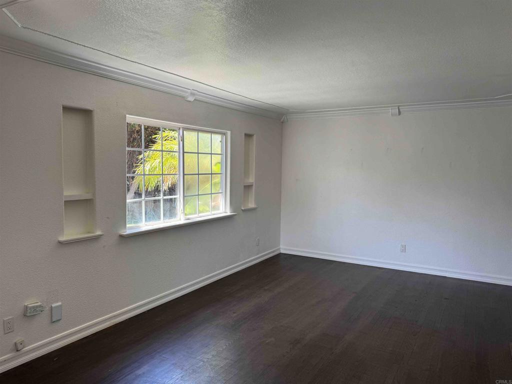 1341 E 4th Street