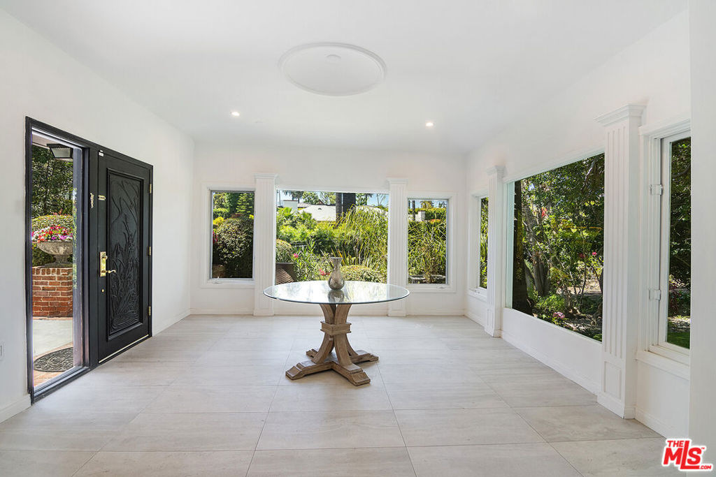 508 N Canon Drive