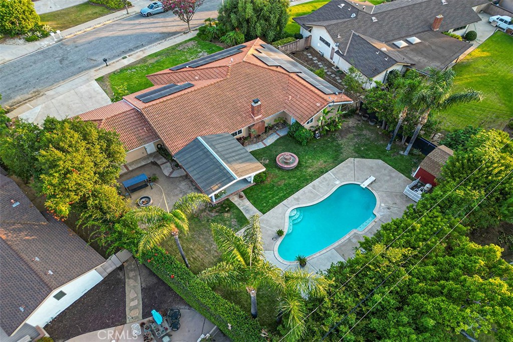 1073 E Knollcrest Drive