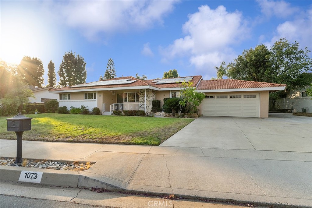 1073 E Knollcrest Drive