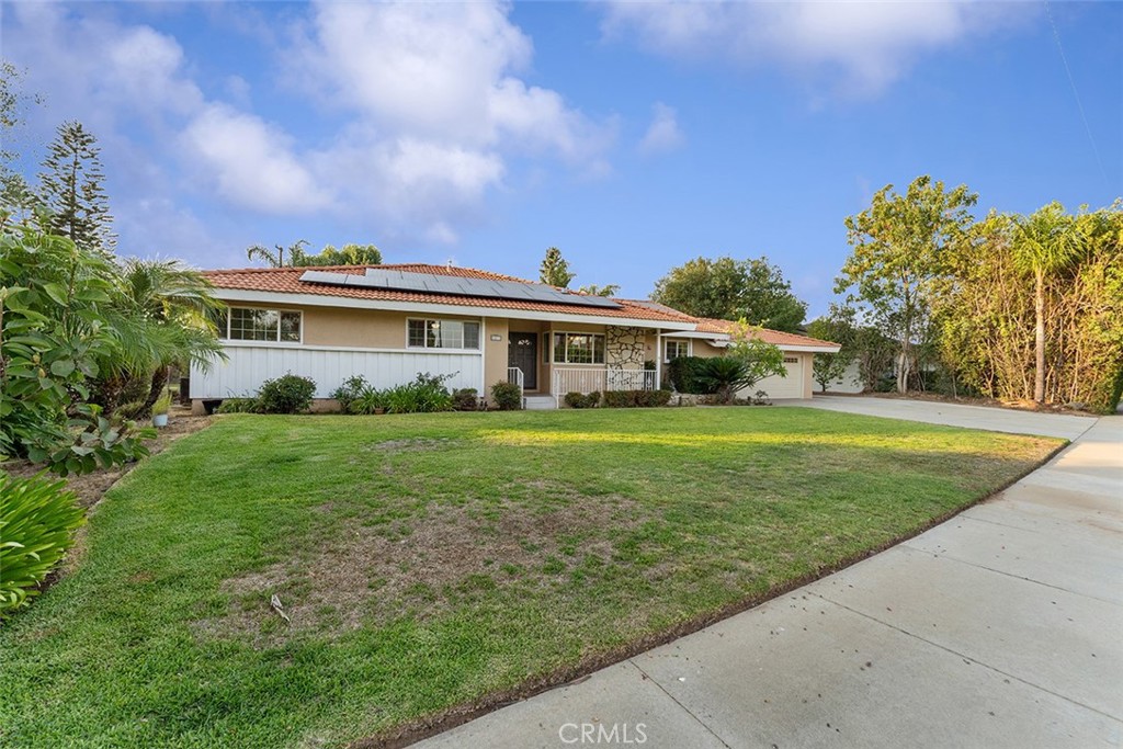 1073 E Knollcrest Drive