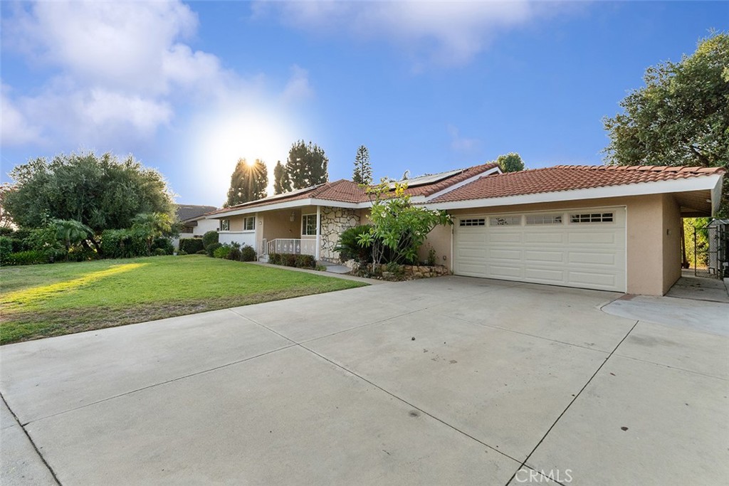 1073 E Knollcrest Drive