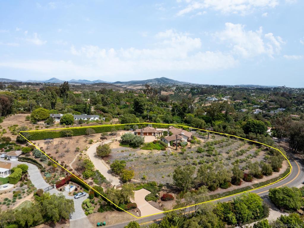 6858 Las Colinas