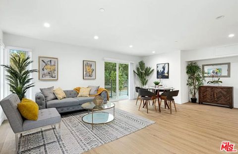 Photo of 5405 Hermitage Avenue #204, Valley Village, CA 91607 (MLS # 25597807) Photo of 5405 Hermitage Avenue #204, Valley Village, CA 91607 (MLS # 25597807)