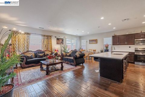 Photo of 910 Fargo St St, Stockton, CA 95204 (MLS # 41135937)