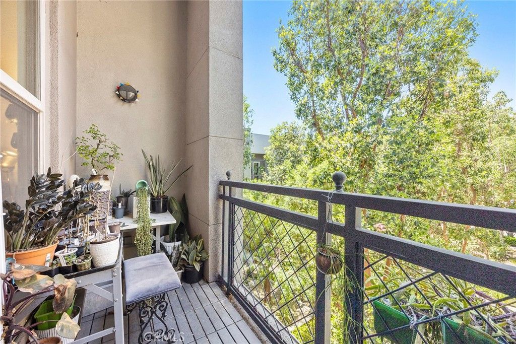 listing image 130723339288012488370
