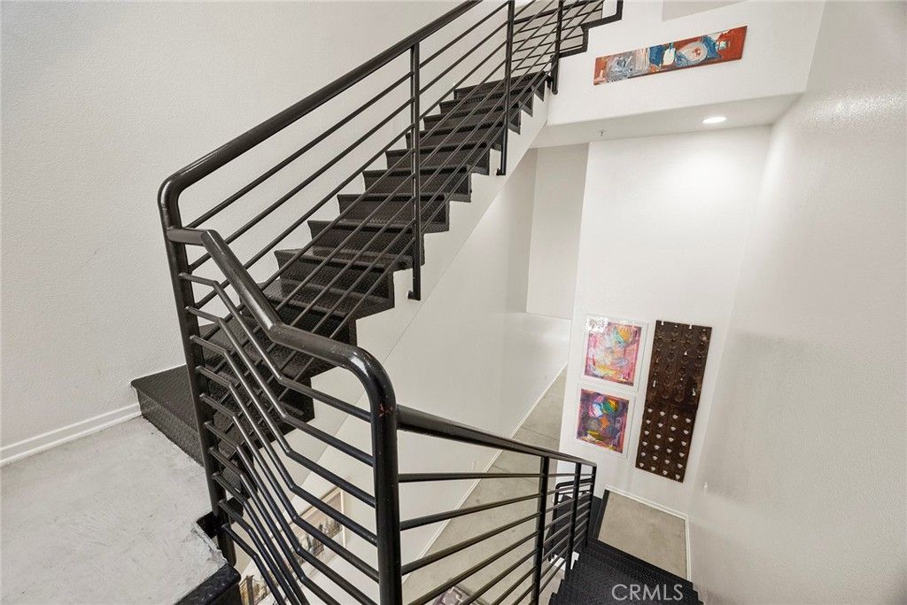 listing image 130729075549390077449