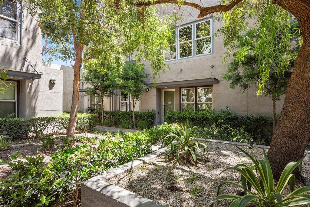listing image 130722951696001392450