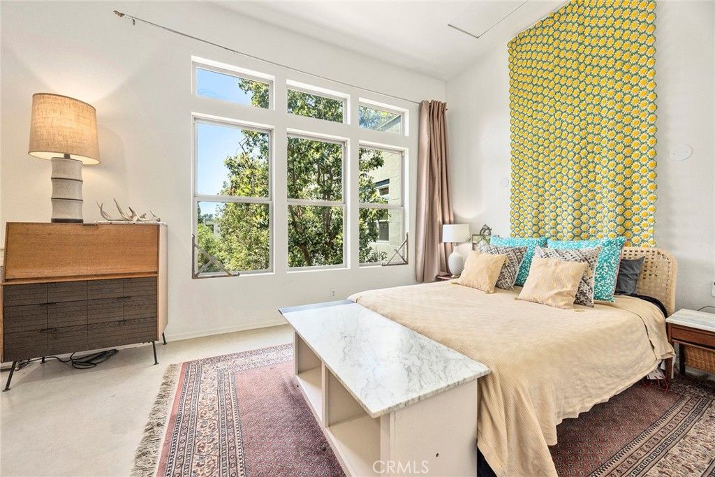 listing image 130725681952772776473