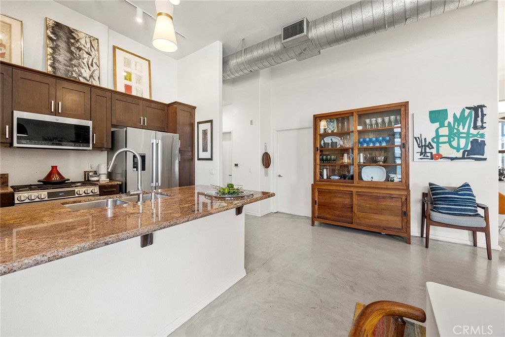 listing image 130724341177381363204