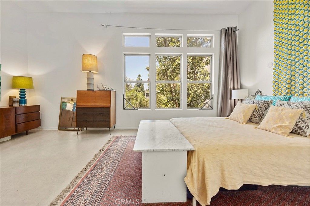 listing image 130724411449901519375