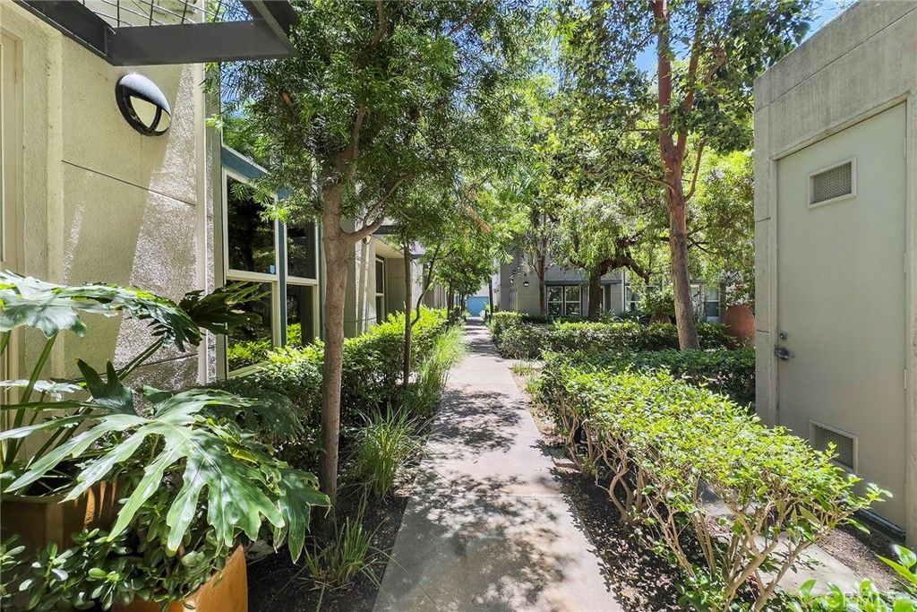 listing image 130722029005669721639