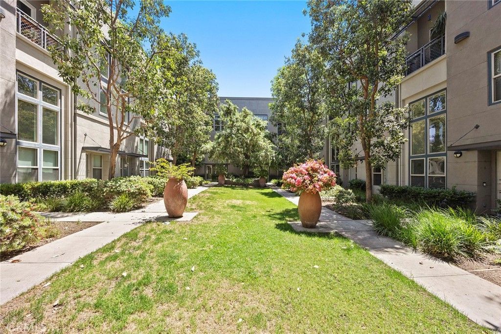 listing image 130729871036493356866