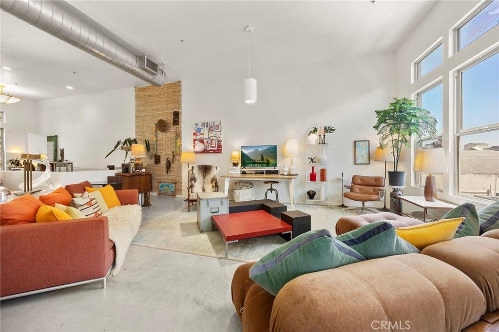 listing image 130727303105486903897