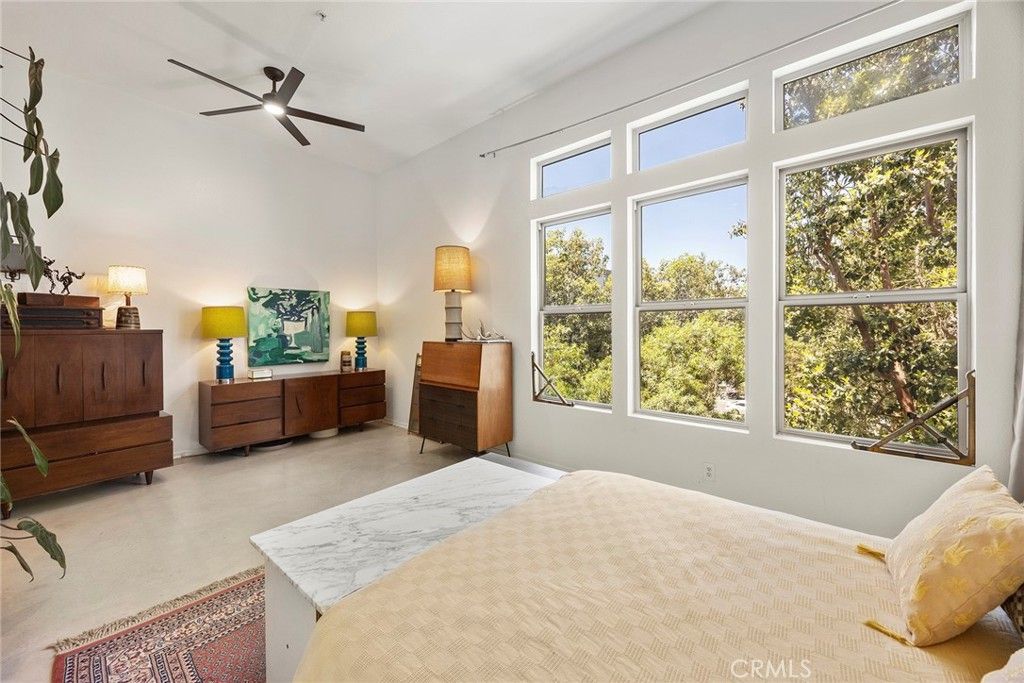 listing image 130725495378934048900