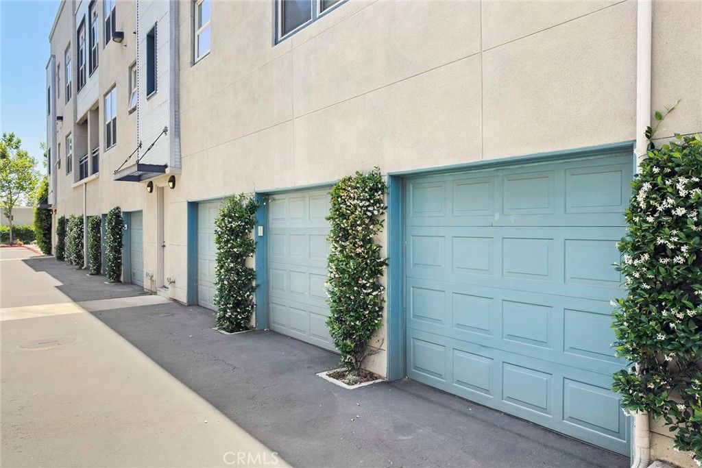 listing image 130721624776228606308