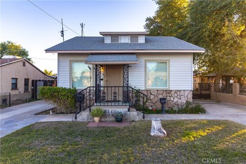 Photo of 211 Walnut Street, Needles, CA 92363 (MLS # JT25269178)