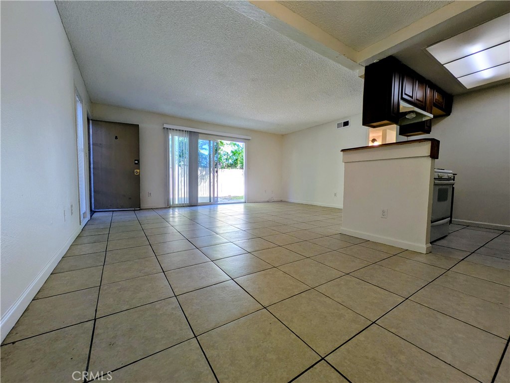 For Rent – 2 Bedroom Apartment in Hemet 4146 Trevor Ln Apt B – Ground Floor
Spacious and recently updated 2-bedroom, 1-bathroom apartment available now!
Features: Two bedrooms with walk-in closets - full bathroom in the hallway
Freshly painted throughout -Tile flooring in the kitchen, dining, living room, and bathrooms - New laminate flooring in bedrooms - Private patio-One-car garage - Convenient location in Hemet, close to shopping, schools, and parks.