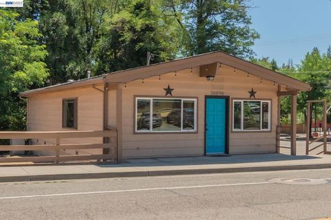 Photo of 30890 Highway 3 St, Weaverville, CA 96093 (MLS # 41142951)