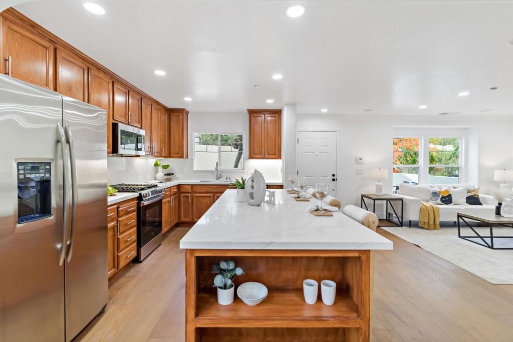 Properties 3 4182 Lautrec Drive