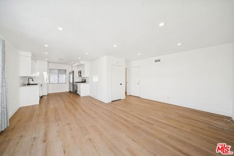 Photo of 919 S Sherbourne Drive #3, Los Angeles, CA 90035 (MLS # 25631751)