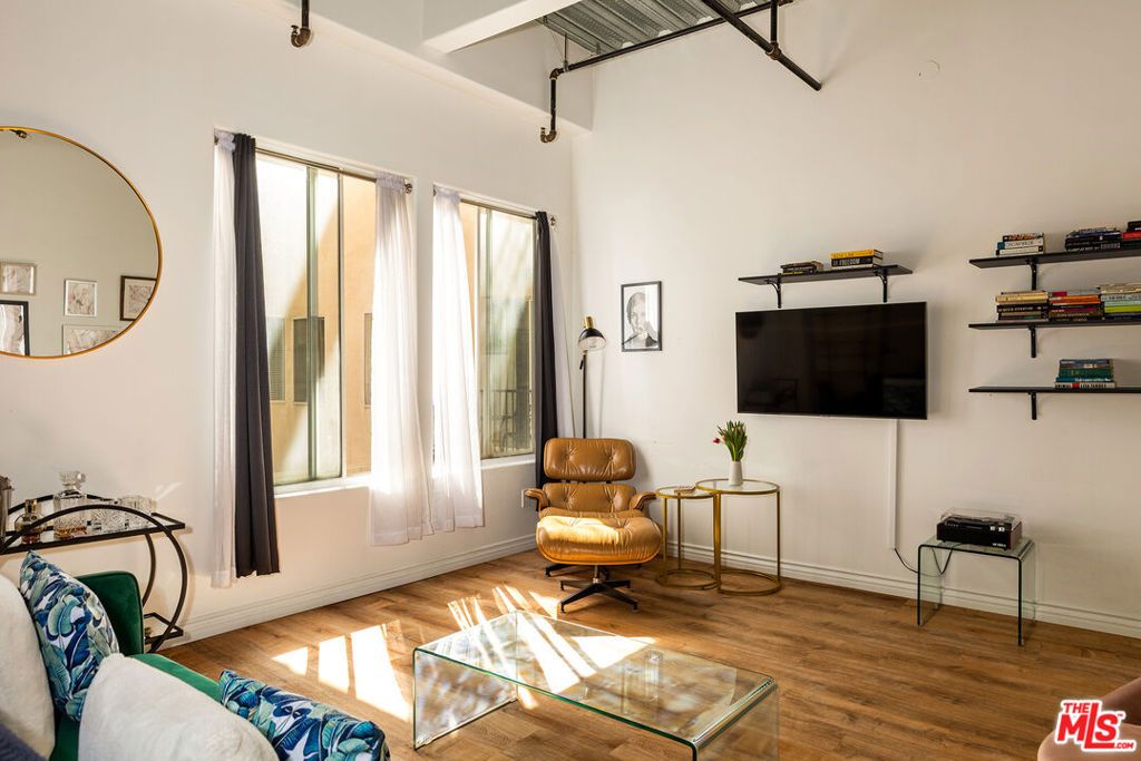 Photo of 312 W 5th Street #1124, Los Angeles, CA 90013 (MLS # 26661351)
