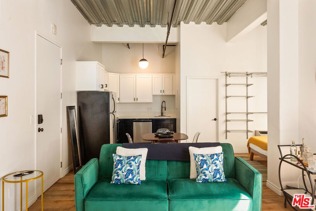 Photo of 312 W 5th Street #1124, Los Angeles, CA 90013 (MLS # 26661351)