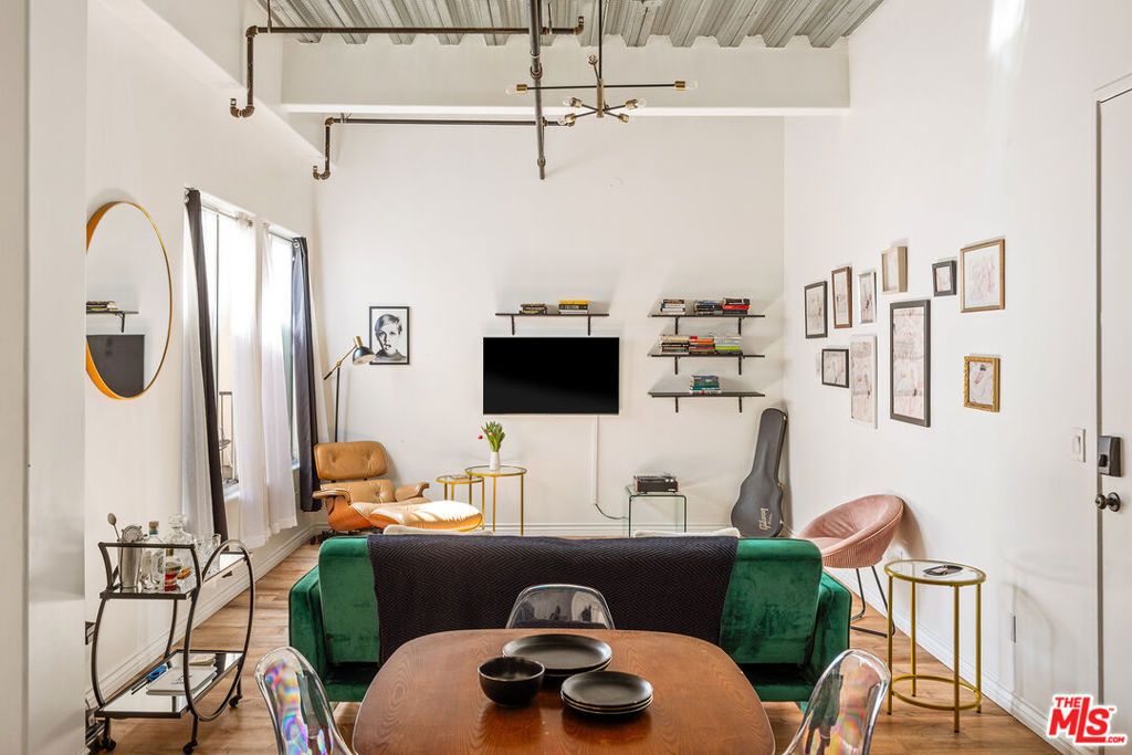 Photo of 312 W 5th Street #1124, Los Angeles, CA 90013 (MLS # 26661351)