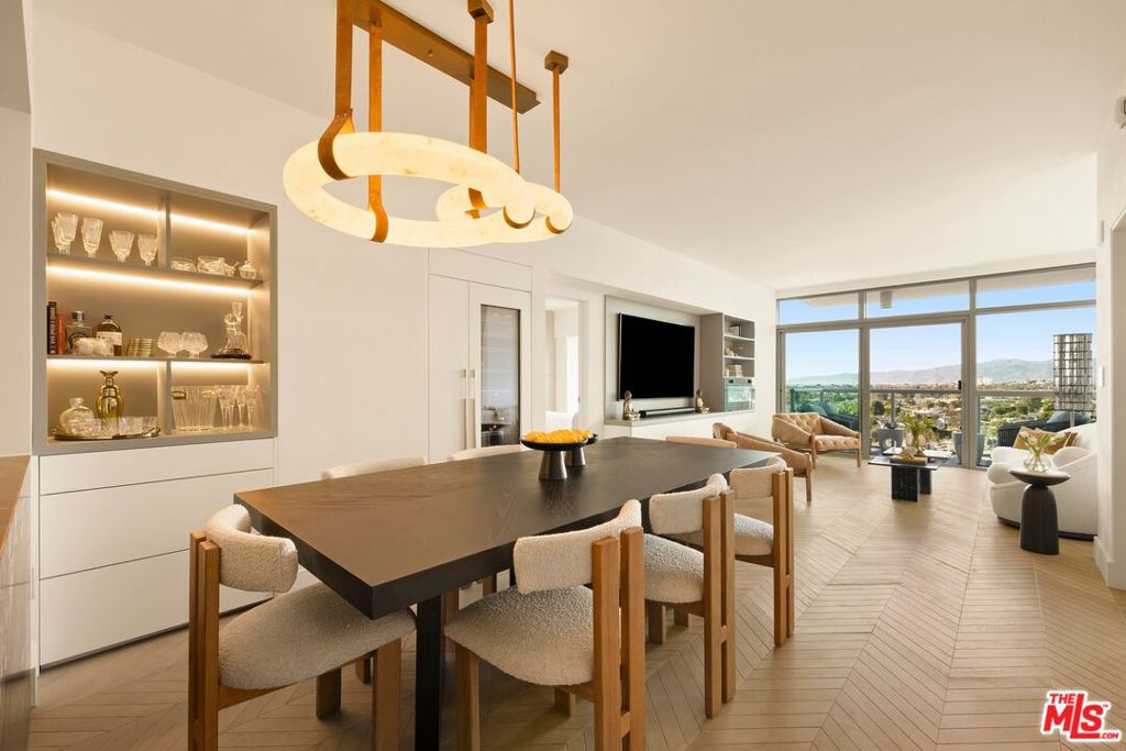 13700 Marina Pointe Drive 1011