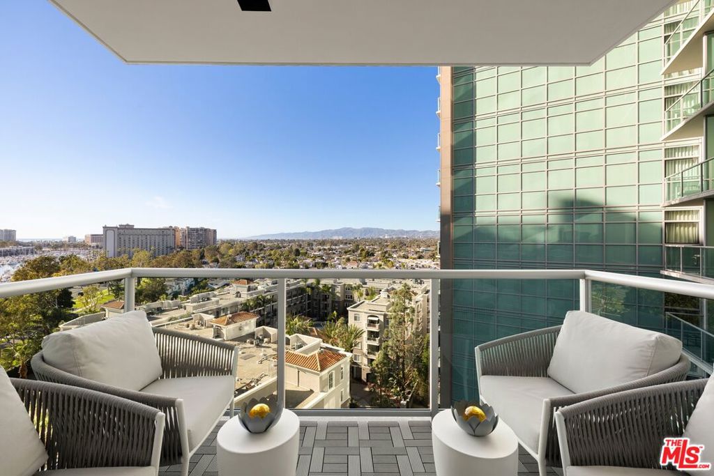 13700 Marina Pointe Drive 1011