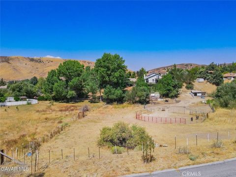 Photo of 0 Rimford Dr Vic Pinecliff St, Lake Elizabeth, CA 93532 (MLS # SR26075945)