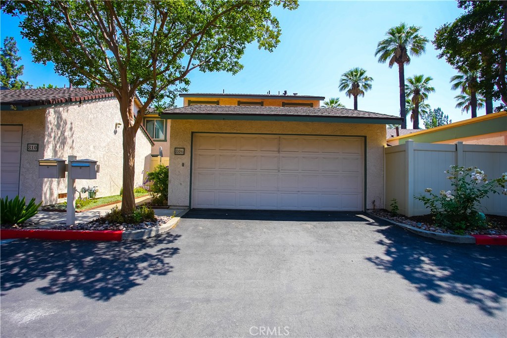 806 E Laurel Oak Drive