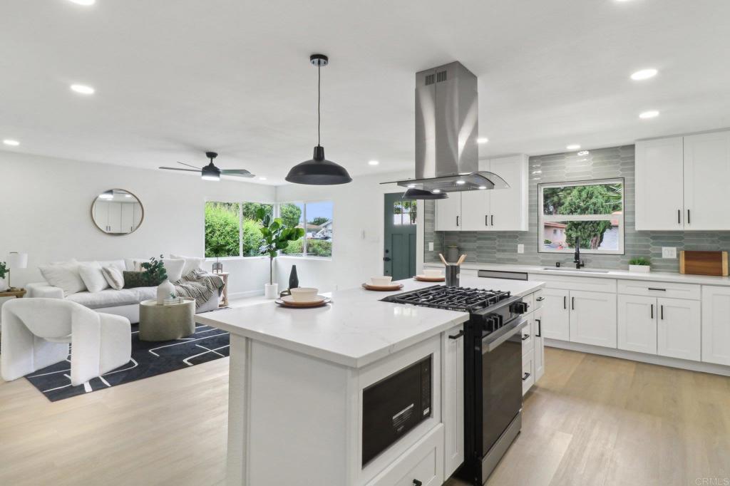 3243 Carolyn Circle
