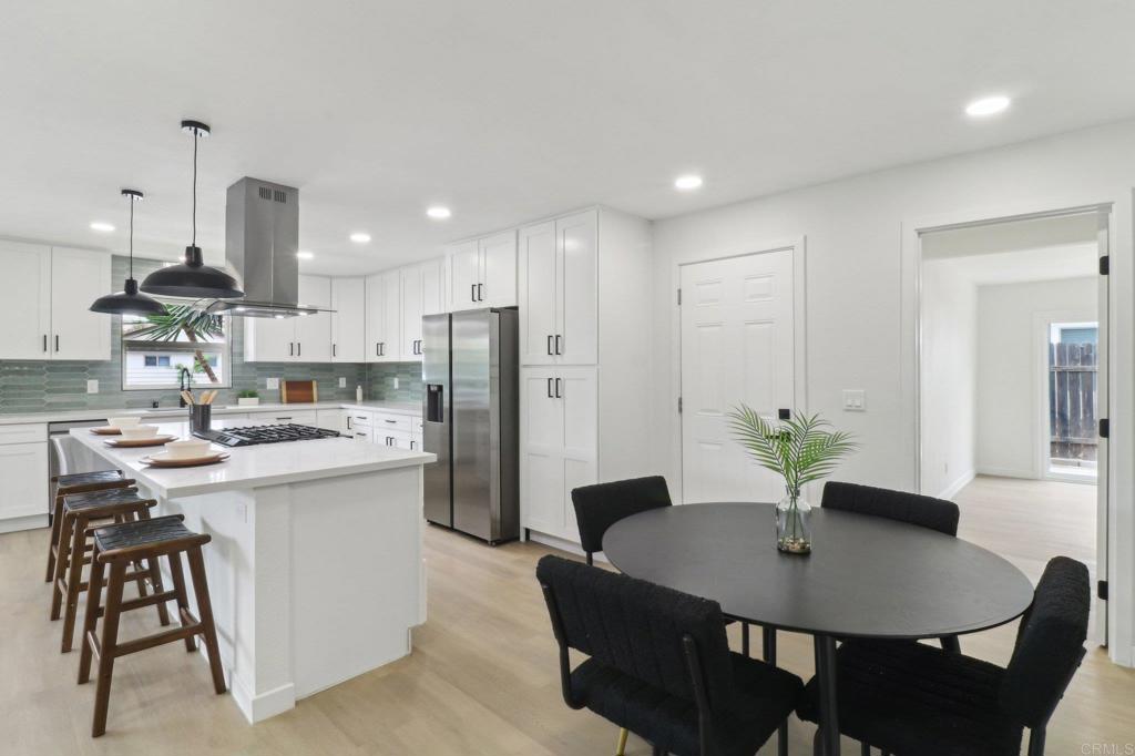 3243 Carolyn Circle