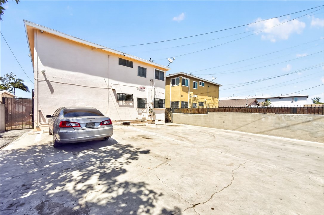 338 E 99th