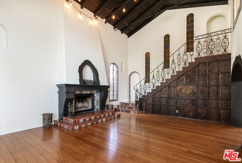 2030 Vine Street